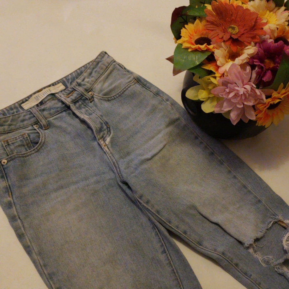 SOLD: Brandy Melville mom Jeans
